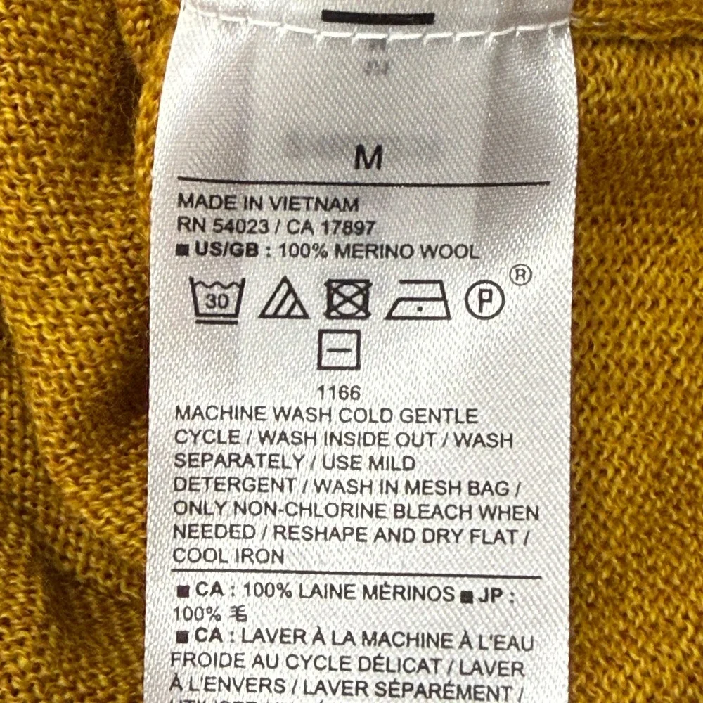 Banana Republic 100% Merino Wool Crewneck Sweater Mens Medium Mustard Yellow NWT